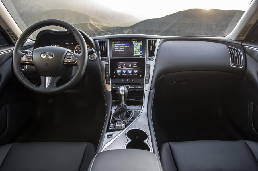 Торпедо Infiniti Q50 3.0t Signature Edition 2017 года  (NA) (фото 13 из 14)